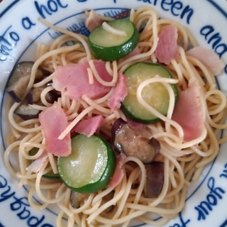 ズッキーニとなすのパスタ